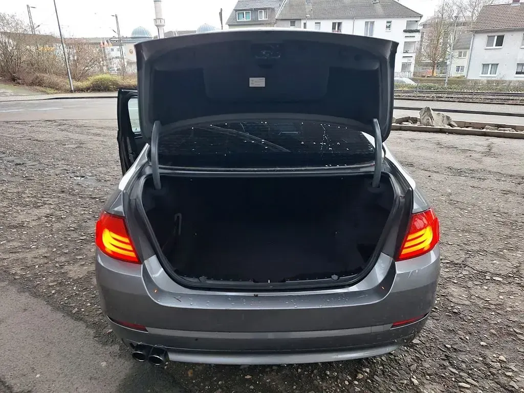 Gebraucht BMW 520 184 PS (135 kW) 2012 Grau Limousine