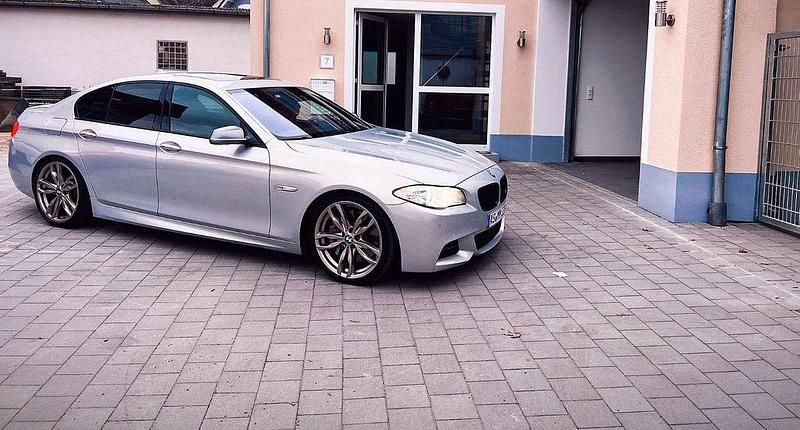 Grau Gebraucht 2013 BMW M550 Performance Limousine | 18.500 € (Fairer Preis) - Bild 1/4
