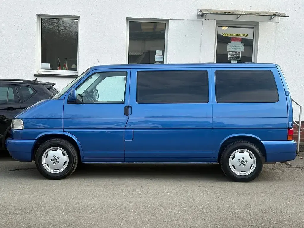 Second-hand VW Caravelle 140 CP (102 kW) 1998 Albastru Van