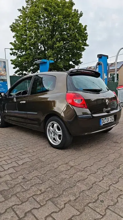 Gebraucht Renault Clio II Dynamique 88 PS (64 kW) 2007 Braun Limousine