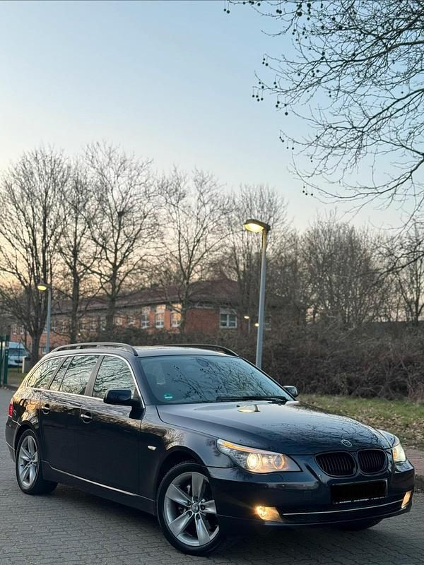 Gebraucht BMW 530 235 PS (172 kW) 2008 Blau Kombi