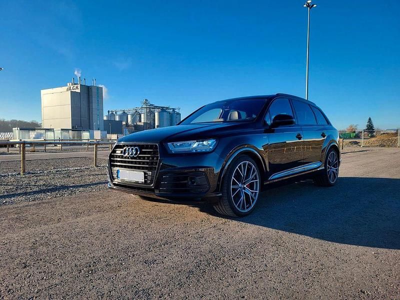 Schwarz Gebraucht 2016 Audi SQ7 Ambiente SUV | 47.900 € - Bild 1/4