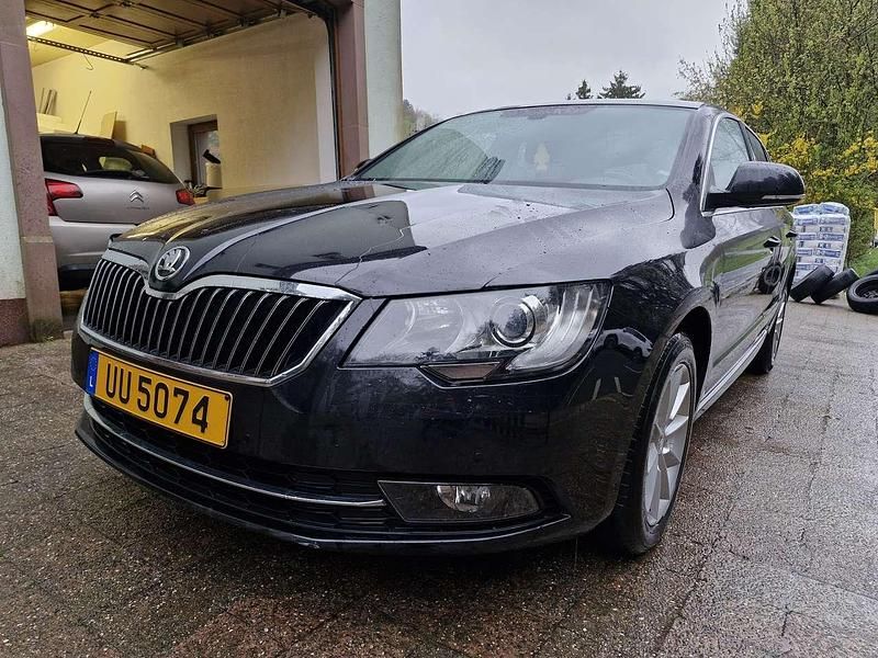 Gebraucht Skoda Superb Active 105 PS (77 kW) 2014 Schwarz Limousine