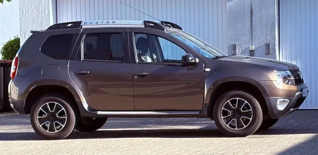 Second-hand Dacia Duster Black Shadow 125 CP (91 kW) 2017 Maro SUV