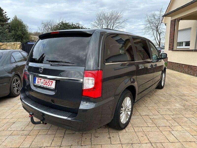 Gebraucht Lancia Voyager 163 PS (119 kW) 2013 Grau Van / Kleinbus