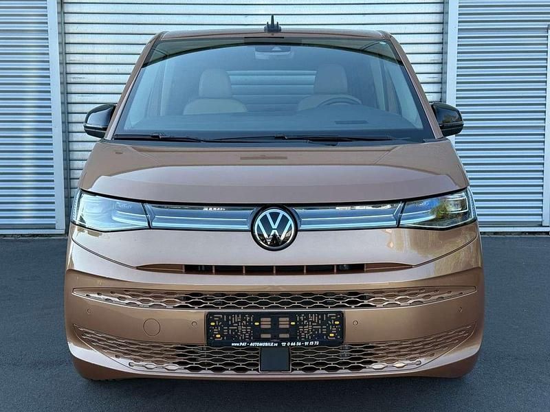 Second-hand VW Multivan Style 218 CP (160 kW) 2023 Maro Monovolum