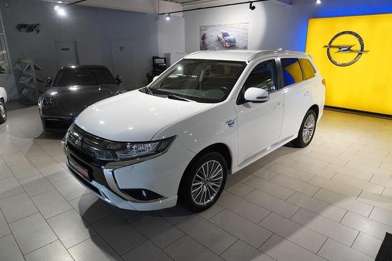 Gebraucht Mitsubishi Outlander P-HEV 135 PS (99 kW) 2021 Frost white SUV