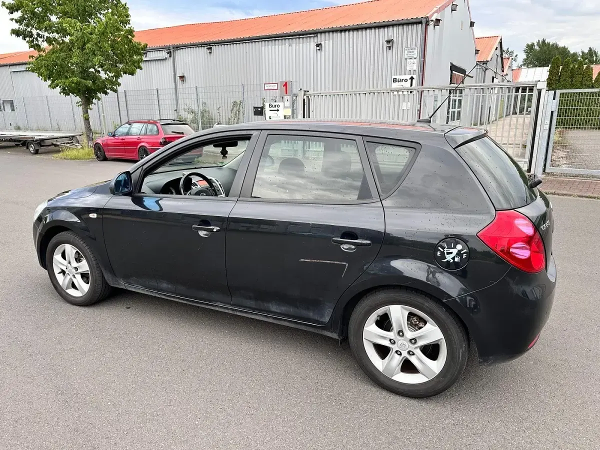 Gebraucht Kia Ceed 126 PS (92 kW) 2009 Schwarz Kleinwagen