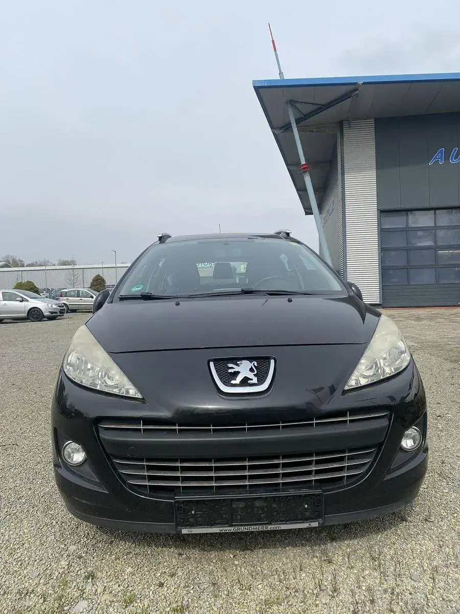 Gebraucht Peugeot 207 Premium 120 PS (88 kW) 2011 Limousine