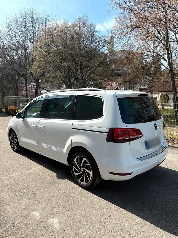 Gebraucht VW Sharan Sound 184 PS (135 kW) 2017 Weiß Van / Kleinbus