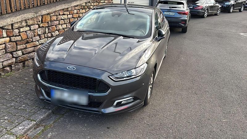 Gebraucht Ford Mondeo Titanium 179 PS (131 kW) 2017 Grau Limousine