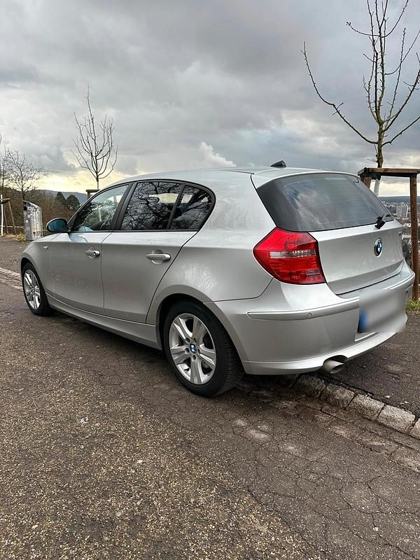 Gebraucht BMW 118 143 PS (105 kW) 2009 Silber Kleinwagen