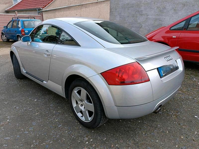 Second-hand Audi TT 180 CP (132 kW) 1999 Argintiu Coupe