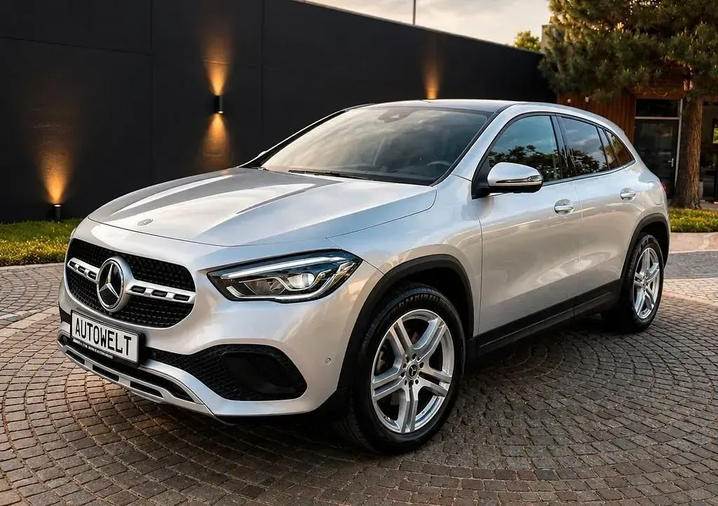 Gebraucht Mercedes GLA200 163 PS (119 kW) 2020 Silber SUV