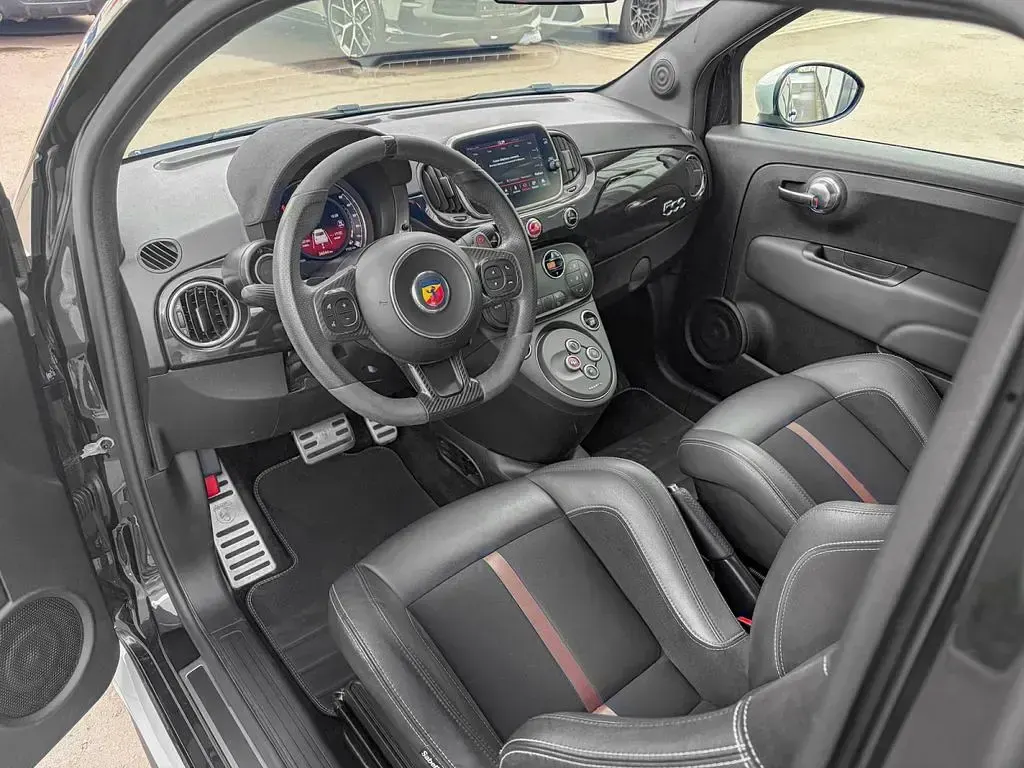 Gebraucht Abarth 695 179 PS (131 kW) 2021 Schwarz Kleinwagen