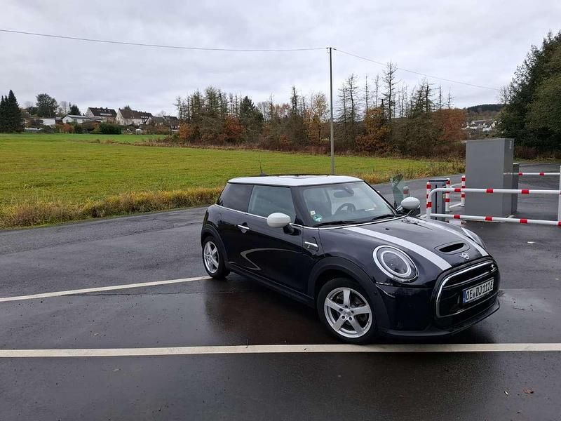 Gebraucht Mini Cooper SE 135 kW (184 PS) 2022 Schwarz Kleinwagen