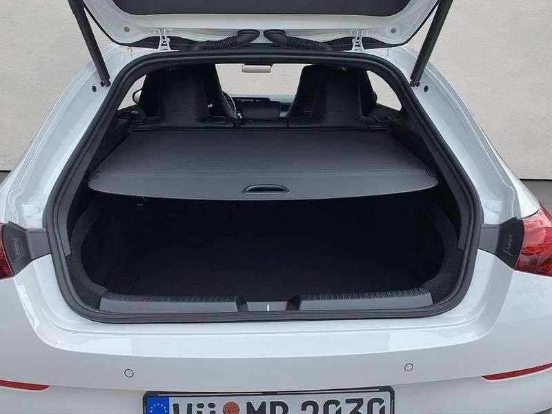 Gebraucht Mercedes CLA200 Shooting Brake AMG 163 PS (119 kW) 2025 Weiß Kombi
