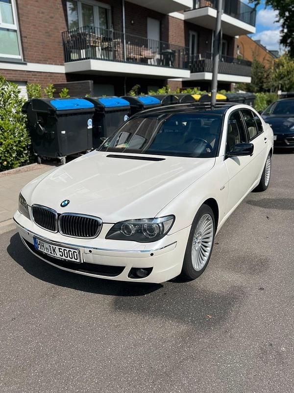 Weiß Gebraucht 2006 BMW 730 Limousine | 8.499 € - Bild 1/4