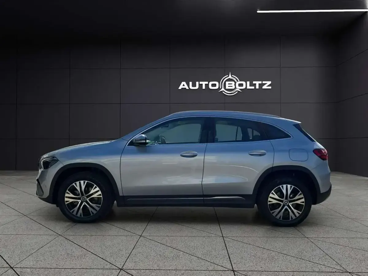 Gebraucht Mercedes GLA200 Progressive 163 PS (119 kW) 2024 Hightechsilber SUV