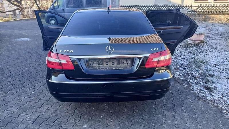 Gebraucht Mercedes E250 204 PS (150 kW) 2011 Limousine