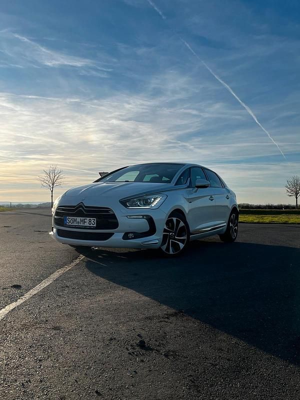 Weiß Gebraucht 2014 Citroën DS5 Kleinwagen | 7.500 € (Guter Preis) - Bild 1/4