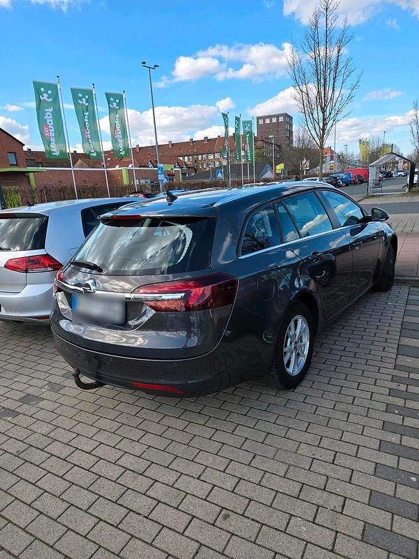 Gebraucht Opel Insignia 140 PS (102 kW) 2014 Grau Kombi