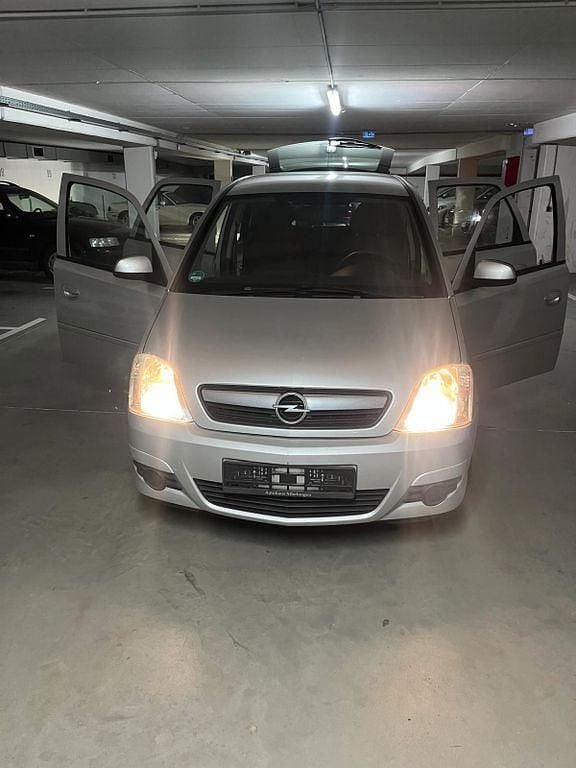 Gebraucht Opel Meriva Edition 105 PS (77 kW) 2009 Van / Kleinbus