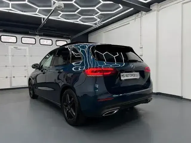 Gebraucht Mercedes B220 190 PS (139 kW) 2019 Denimblau Kleinwagen