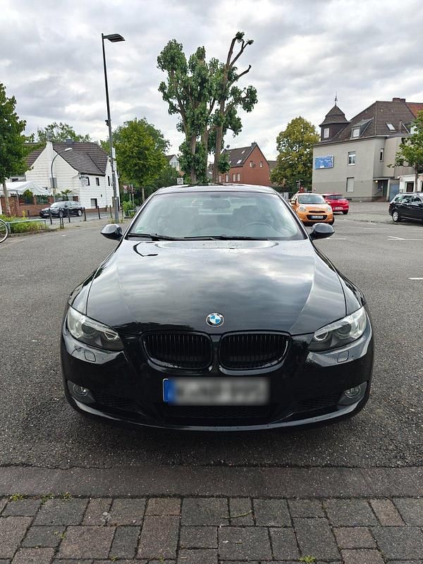 Blau Gebraucht 2007 BMW 330 Coupé | 8.700 € (Guter Preis) - Bild 1/4