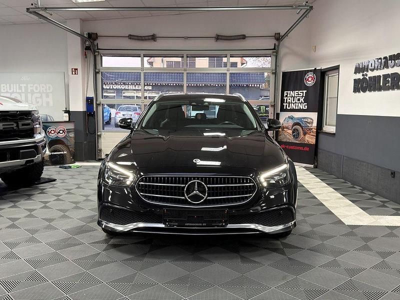 Gebraucht Mercedes E300 Avantgarde 320 PS (235 kW) 2022 Schwarz Kombi