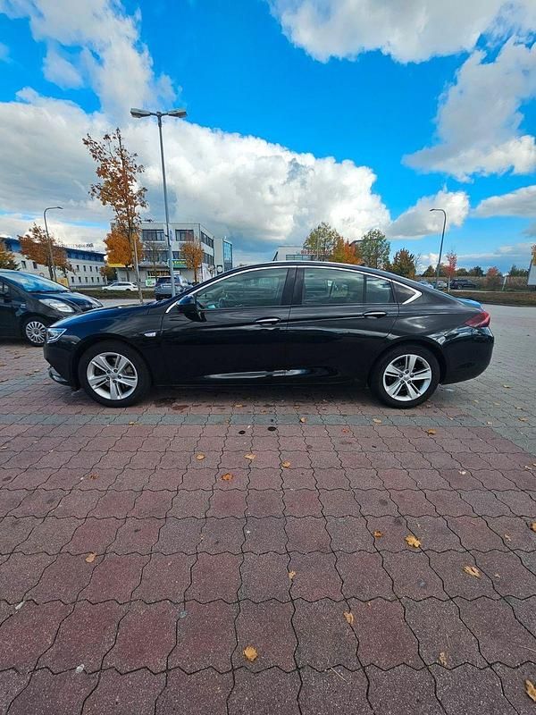 Gebraucht Opel Insignia Edition 136 PS (100 kW) 2018 Schwarz Limousine