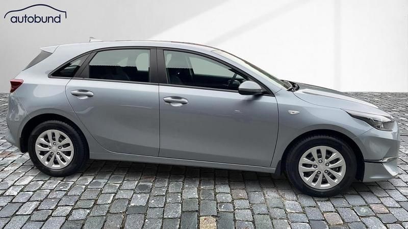 Neu Kia Ceed Best 140 PS (102 kW) 2025 Weiß Kleinwagen