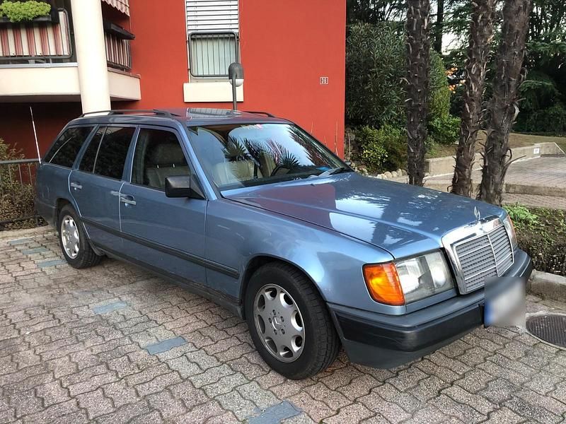 Blau Gebraucht 1988 Mercedes 300 Kombi | 6.900 € - Bild 1/4