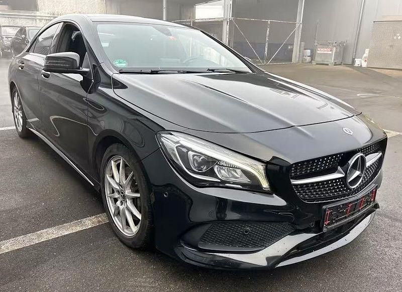 Schwarz Gebraucht 2017 Mercedes CLA220 Limousine | 21.550 € (Teuer) - Bild 1/4