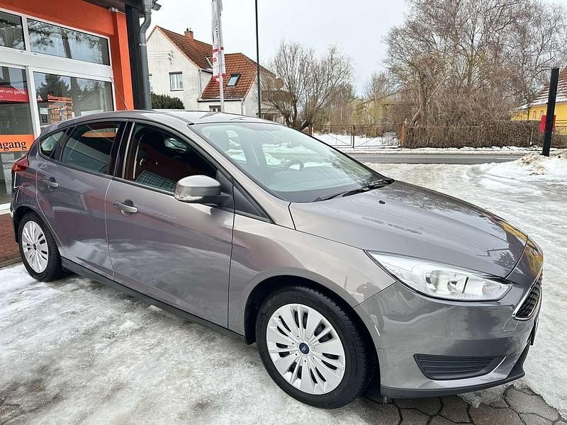 Gebraucht Ford Focus Trend 101 PS (74 kW) 2015 Brisbane braun Limousine