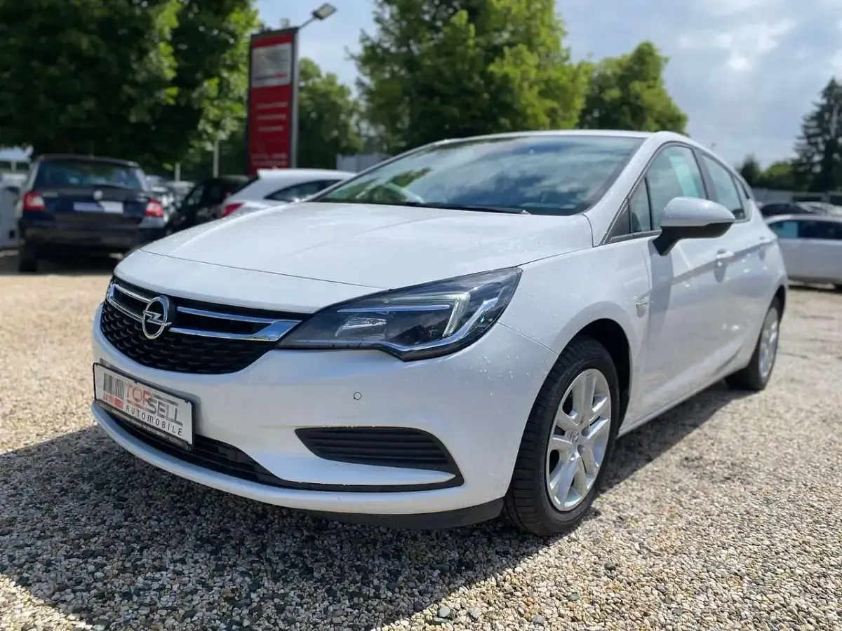 Gebraucht Opel Astra Innovation 110 PS (80 kW) 2017 Weiß Limousine