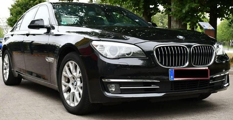 Schwarz Gebraucht 2013 BMW 730 Shadowline Limousine | 19.500 € (Fairer Preis) - Bild 1/4