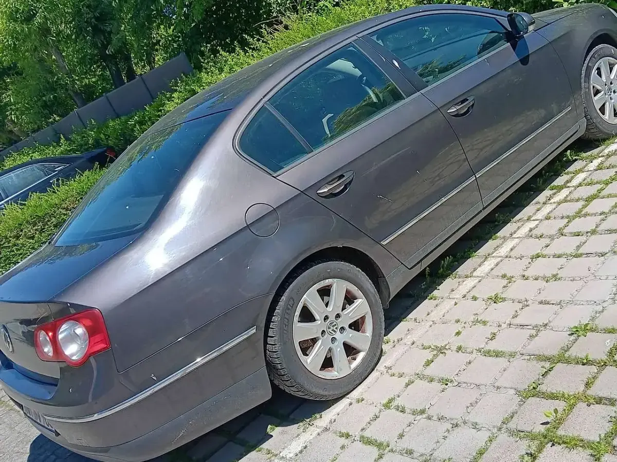 Gebraucht VW Passat 105 PS (77 kW) 2005 Braun Limousine