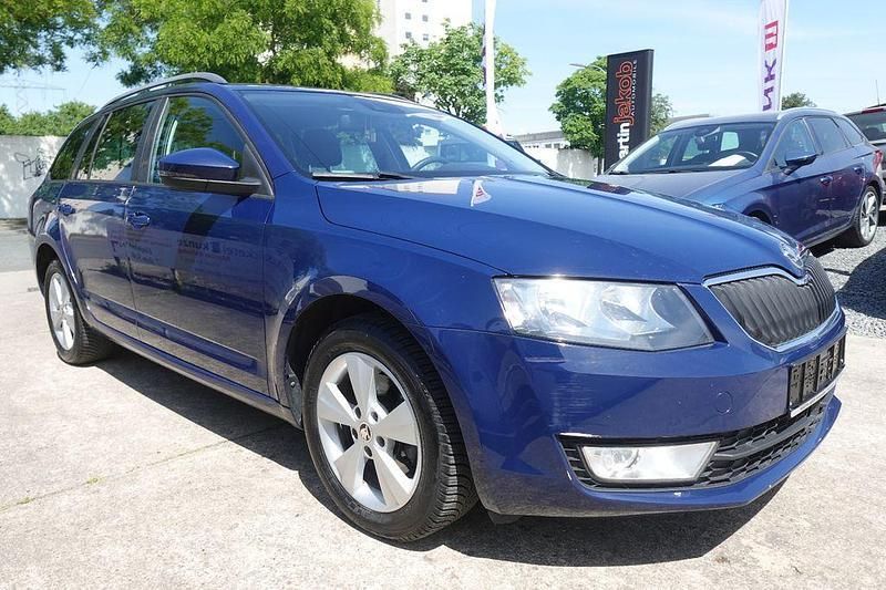 Blau Gebraucht 2014 Skoda Octavia Elegance Kombi | 5.990 € (Superpreis) - Bild 1/4