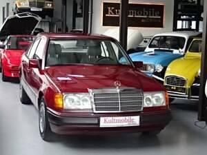 Gebraucht Mercedes E230 132 PS (97 kW) 1990 Barolorot Limousine