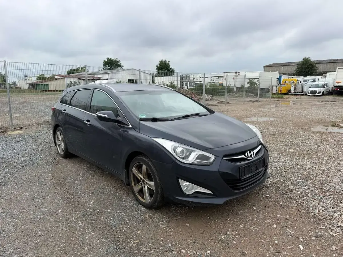 Gebraucht Hyundai i40 Premium 136 PS (100 kW) 2014 Blau Kombi
