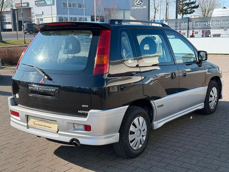 Gebraucht Mitsubishi Space Runner Motion 150 PS (110 kW) 1999 Schwarz Van / Kleinbus