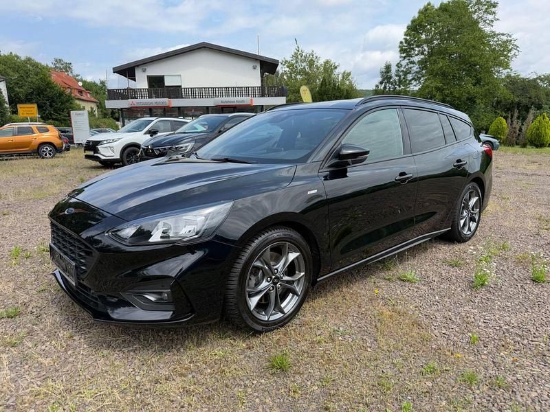 Schwarz Gebraucht 2019 Ford Focus ST-Line Limousine | 13.490 € (Fairer Preis) - Bild 1/4