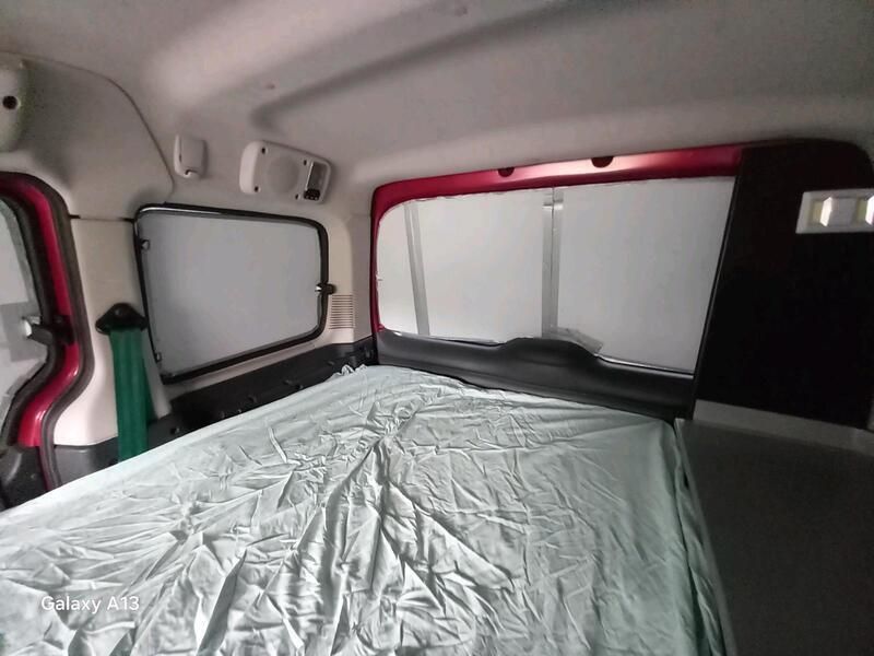 Rot Gebraucht 2005 Citroën Berlingo Van / Kleinbus | 2.899 € (Fairer Preis) - Bild 1/4