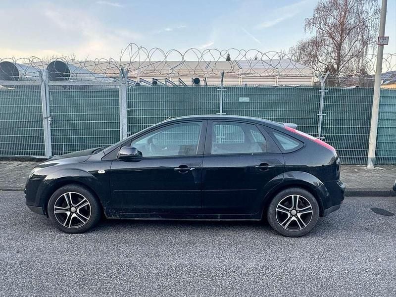 Gebraucht Ford Focus Ambiente 101 PS (74 kW) 2007 Schwarz Limousine