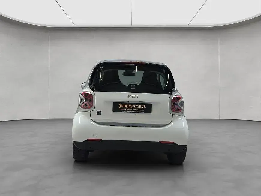 Gebraucht Smart ForTwo Coupé Passion 60 kW (82 PS) 2024 Bodypanels in white Coupé