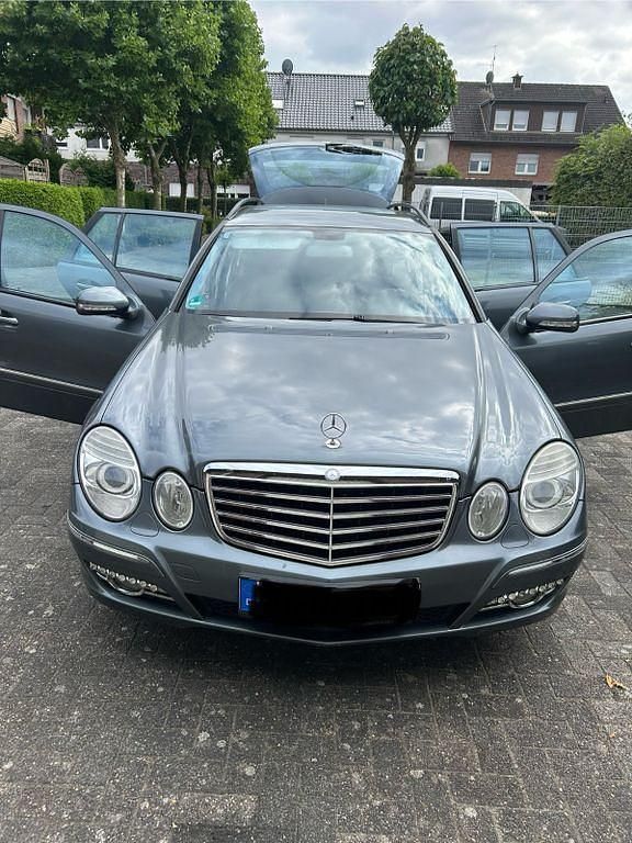 Grau Gebraucht 2007 Mercedes E220 Avantgarde Limousine | 2.500 € (Guter Preis) - Bild 1/4