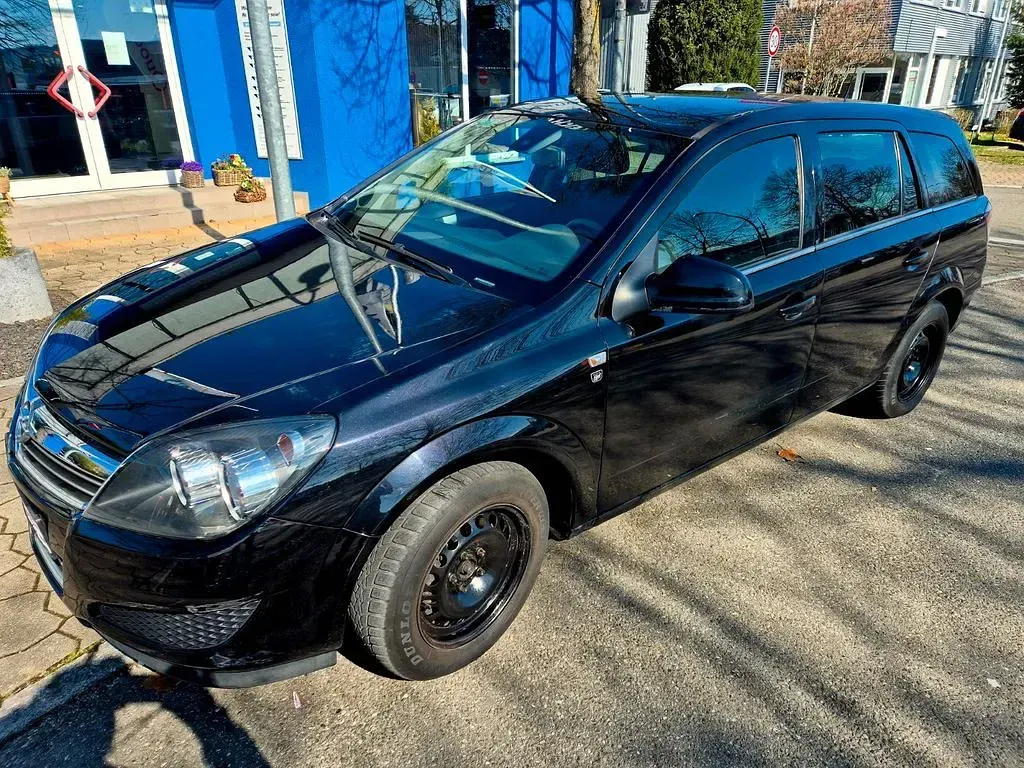 Gebraucht Opel Astra 90 PS (66 kW) 2010 Schwarz Limousine