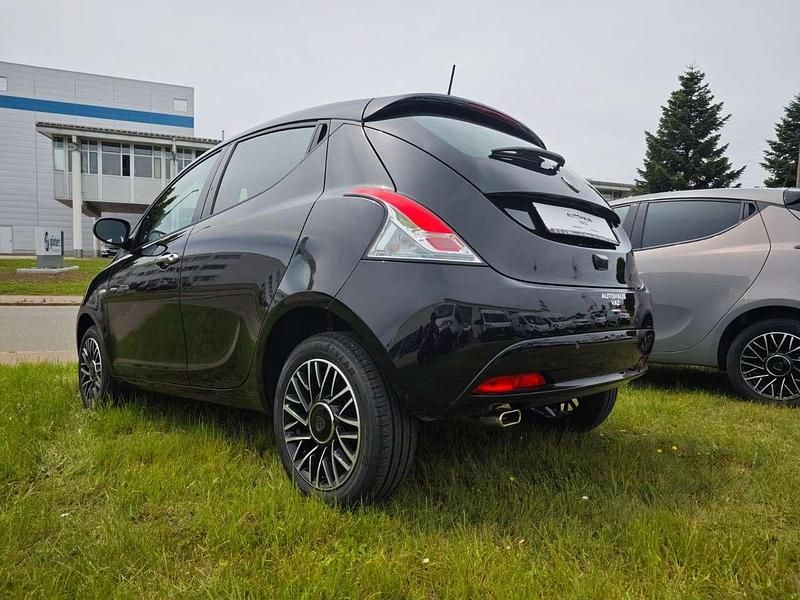 Gebraucht Lancia Ypsilon 69 PS (50 kW) 2024 Scorpione schwarz Kleinwagen