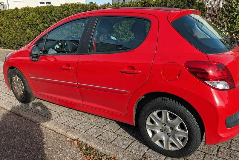 Rot Gebraucht 2011 Peugeot 207 Kleinwagen | 4.600 € (Fairer Preis) - Bild 1/1